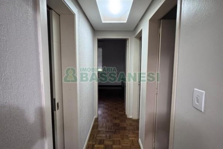 Apto Mobiliado com 85m², 3 dormitórios, 1 vaga, no bairro Centro em Caxias do Sul para Alugar