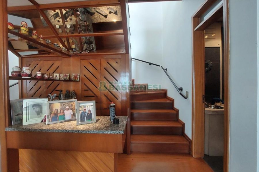 Apartamento com 337m², 4 dormitórios, 1 vaga, no bairro Madureira em Caxias do Sul para Comprar