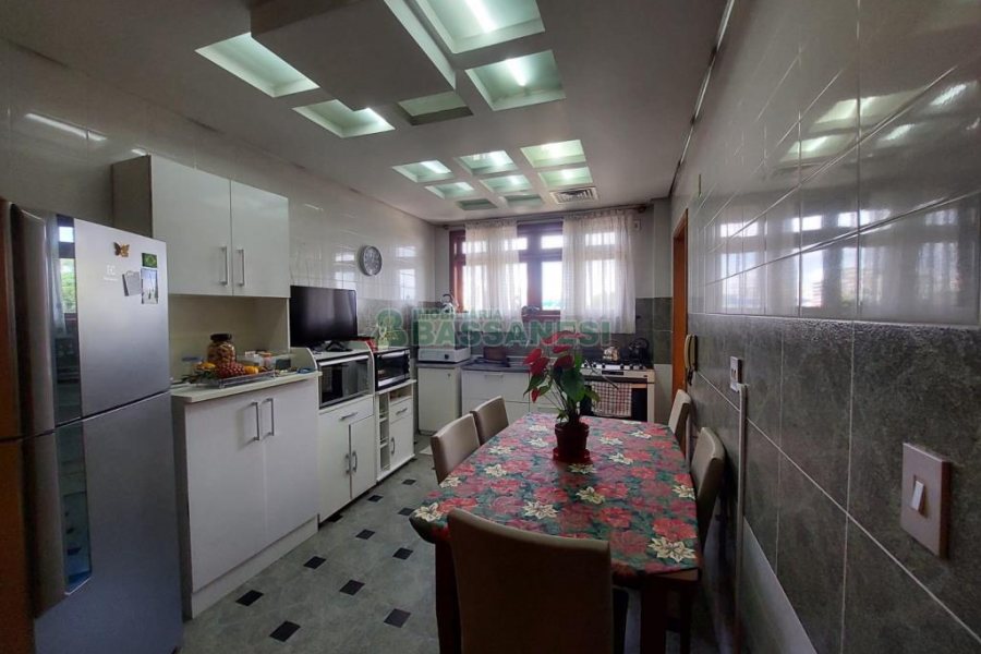 Apartamento com 337m², 4 dormitórios, 1 vaga, no bairro Madureira em Caxias do Sul para Comprar