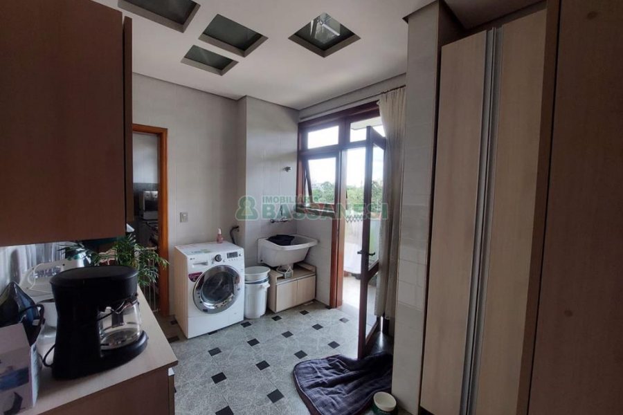 Apartamento com 337m², 4 dormitórios, 1 vaga, no bairro Madureira em Caxias do Sul para Comprar