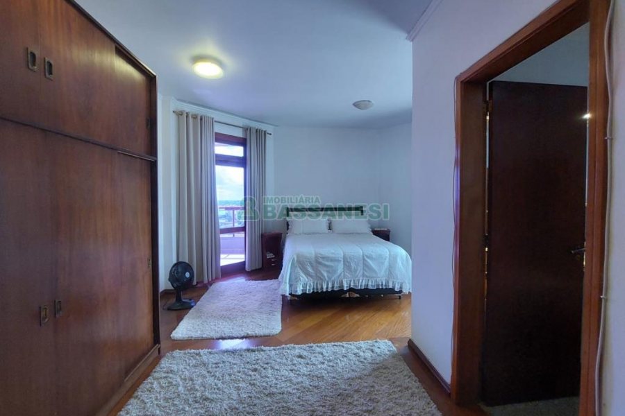 Apartamento com 337m², 4 dormitórios, 1 vaga, no bairro Madureira em Caxias do Sul para Comprar