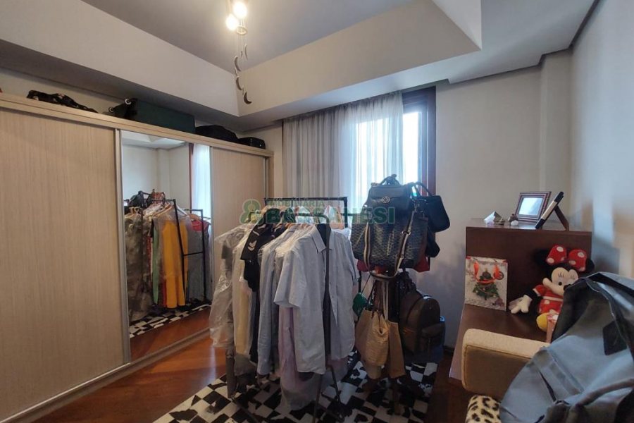 Apartamento com 337m², 4 dormitórios, 1 vaga, no bairro Madureira em Caxias do Sul para Comprar