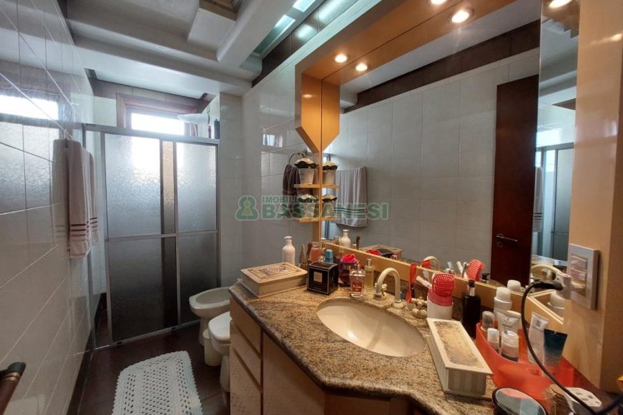 Apartamento com 337m², 4 dormitórios, 1 vaga, no bairro Madureira em Caxias do Sul para Comprar