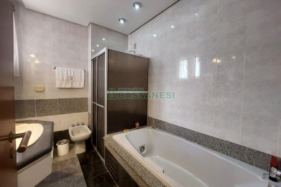 Apartamento com 337m², 4 dormitórios, 1 vaga, no bairro Madureira em Caxias do Sul para Comprar