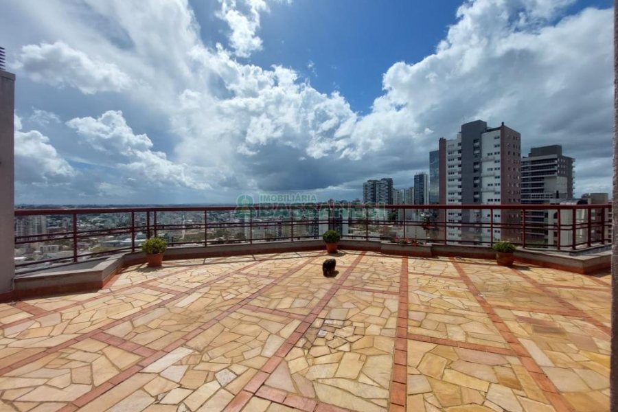 Apartamento com 337m², 4 dormitórios, 1 vaga, no bairro Madureira em Caxias do Sul para Comprar