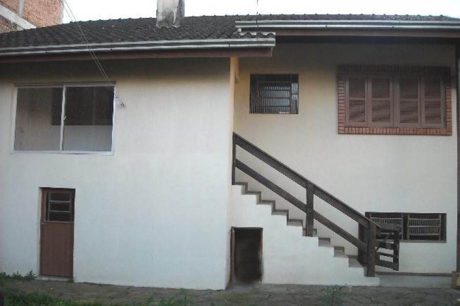 Casa com 160m², 2 dormitórios, 1 vaga, no bairro Sanvitto em Caxias do Sul para Comprar