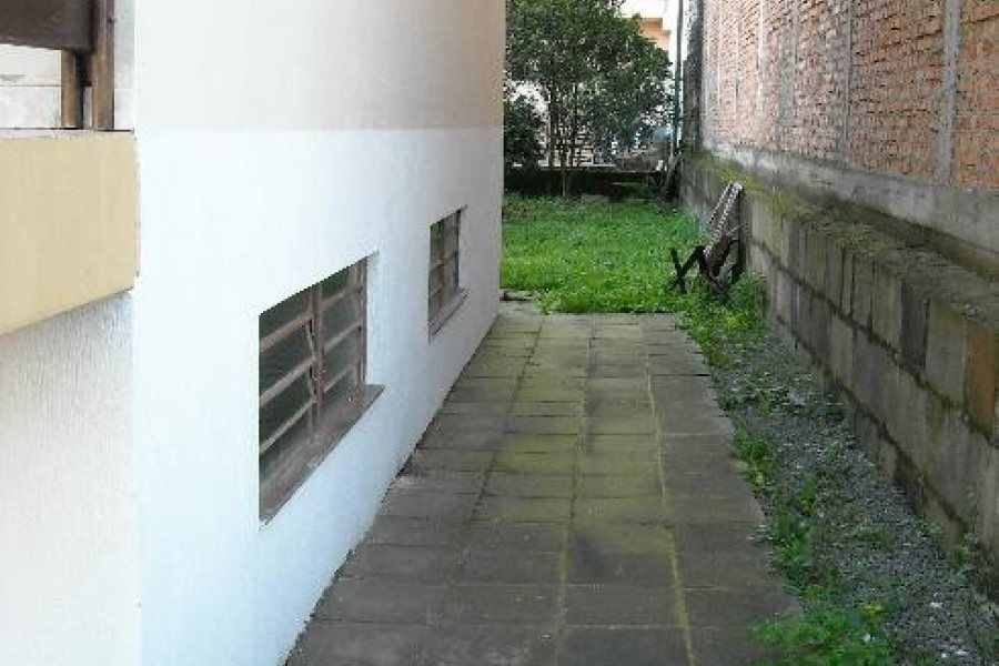 Casa com 160m², 2 dormitórios, 1 vaga, no bairro Sanvitto em Caxias do Sul para Comprar