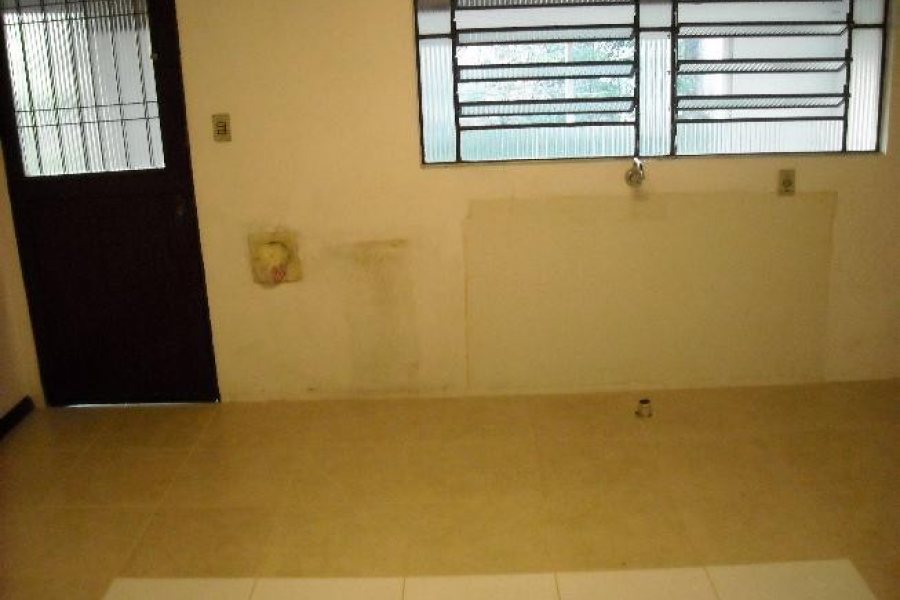 Casa com 160m², 2 dormitórios, 1 vaga, no bairro Sanvitto em Caxias do Sul para Comprar