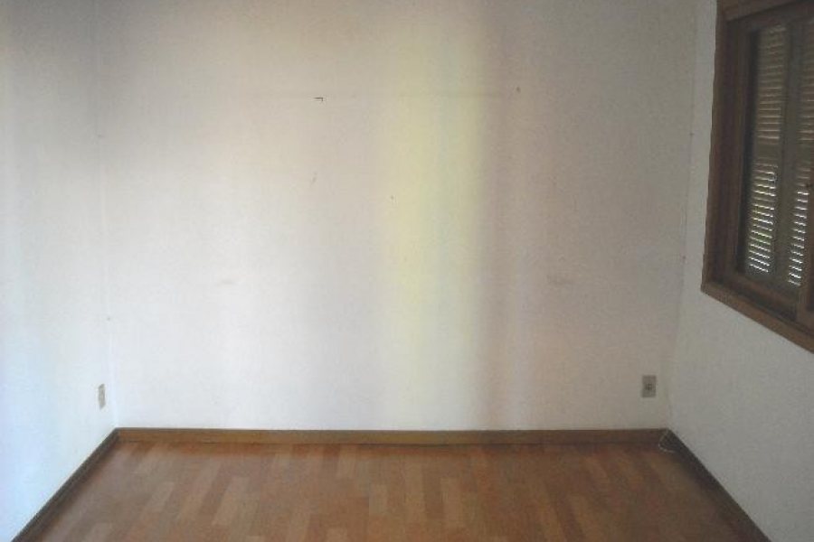 Casa com 160m², 2 dormitórios, 1 vaga, no bairro Sanvitto em Caxias do Sul para Comprar