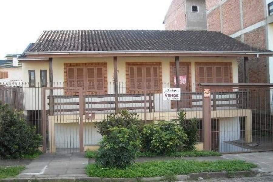 Casa com 160m², 2 dormitórios, 1 vaga, no bairro Sanvitto em Caxias do Sul para Comprar