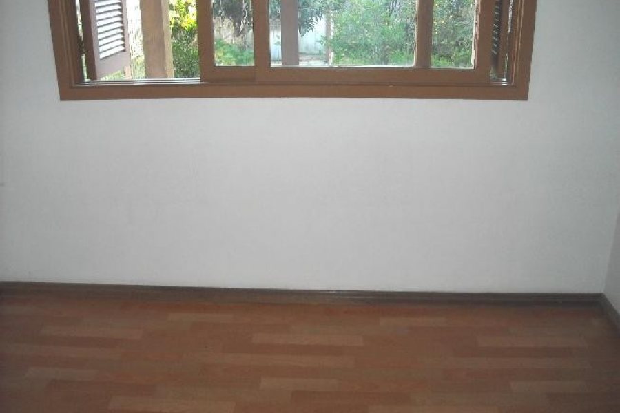 Casa com 160m², 2 dormitórios, 1 vaga, no bairro Sanvitto em Caxias do Sul para Comprar