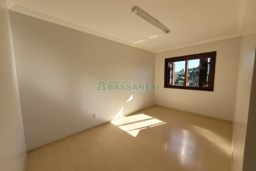 Apartamento com 86m², 3 dormitórios, 2 vagas, no bairro Saint Etienne em Caxias do Sul para Alugar