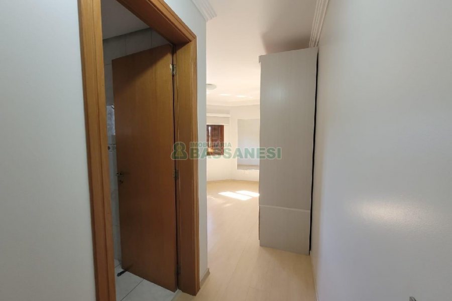 Apartamento com 86m², 3 dormitórios, 2 vagas, no bairro Saint Etienne em Caxias do Sul para Alugar