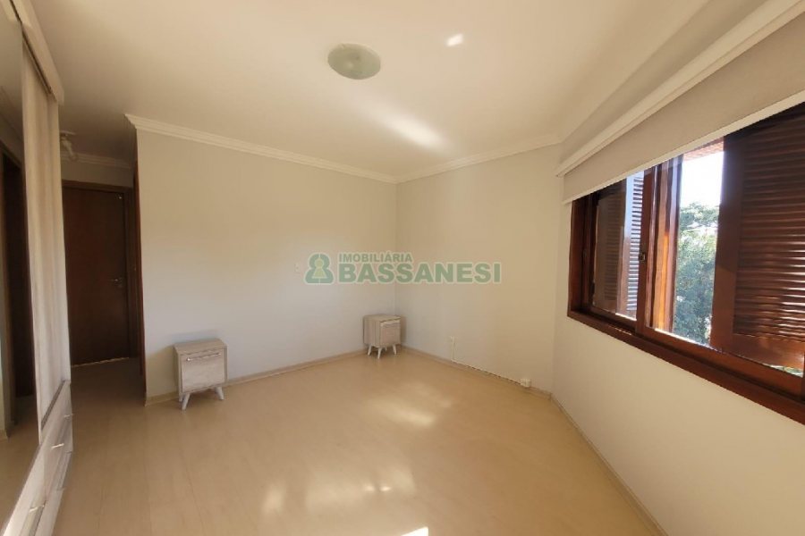 Apartamento com 86m², 3 dormitórios, 2 vagas, no bairro Saint Etienne em Caxias do Sul para Alugar