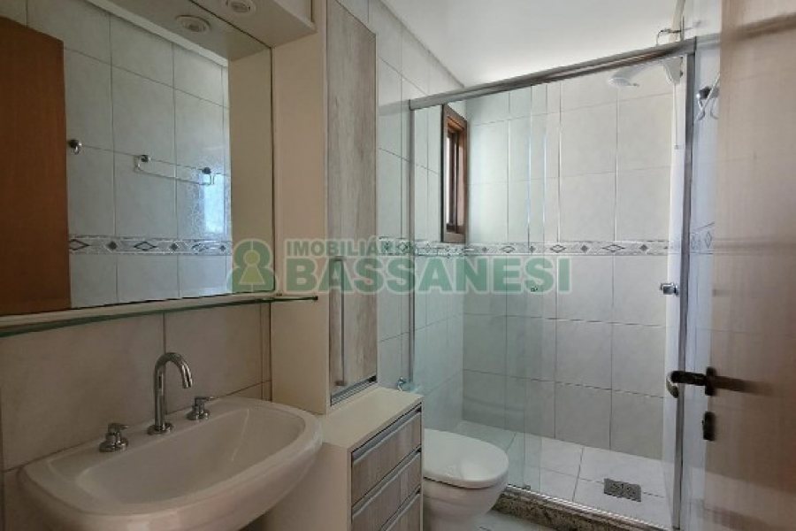 Apartamento com 86m², 3 dormitórios, 2 vagas, no bairro Saint Etienne em Caxias do Sul para Alugar