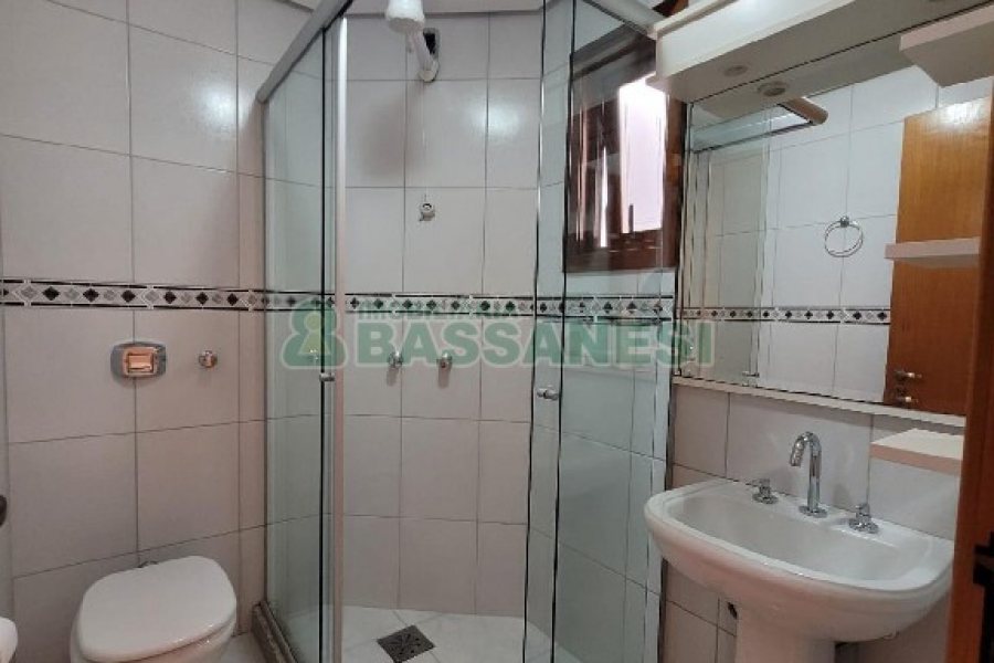 Apartamento com 86m², 3 dormitórios, 2 vagas, no bairro Saint Etienne em Caxias do Sul para Alugar
