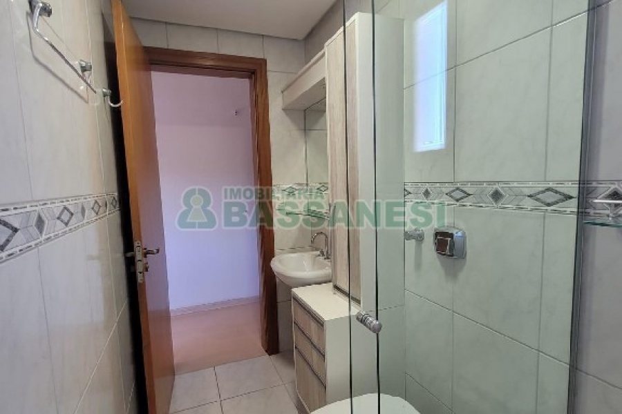 Apartamento com 86m², 3 dormitórios, 2 vagas, no bairro Saint Etienne em Caxias do Sul para Alugar