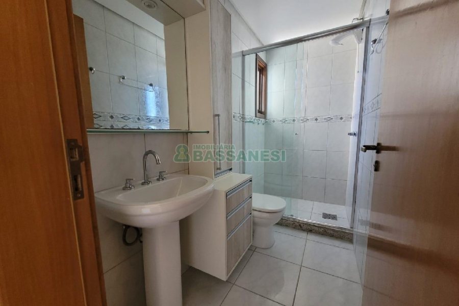 Apartamento com 86m², 3 dormitórios, 2 vagas, no bairro Saint Etienne em Caxias do Sul para Alugar