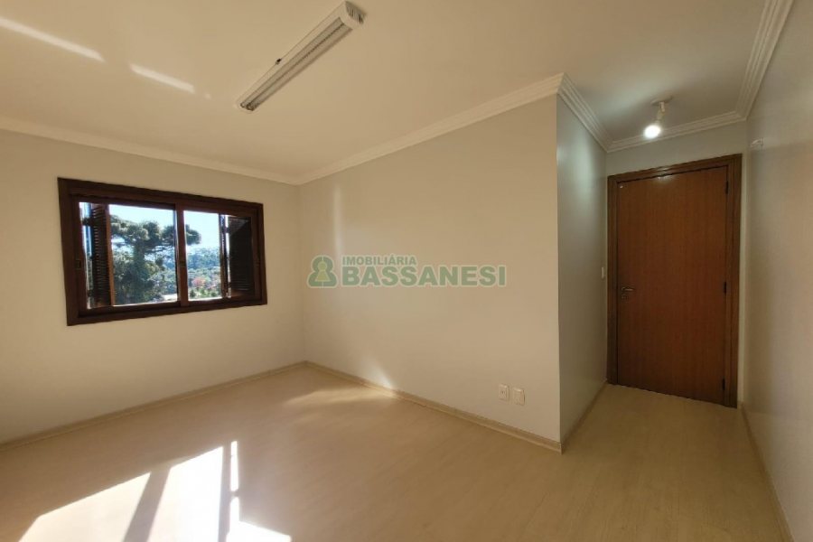 Apartamento com 86m², 3 dormitórios, 2 vagas, no bairro Saint Etienne em Caxias do Sul para Alugar