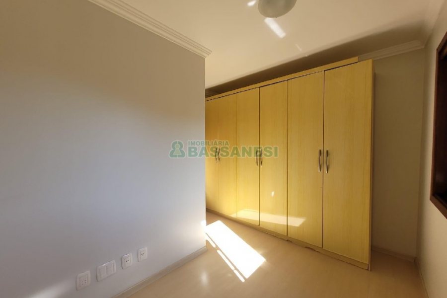 Apartamento com 86m², 3 dormitórios, 2 vagas, no bairro Saint Etienne em Caxias do Sul para Alugar