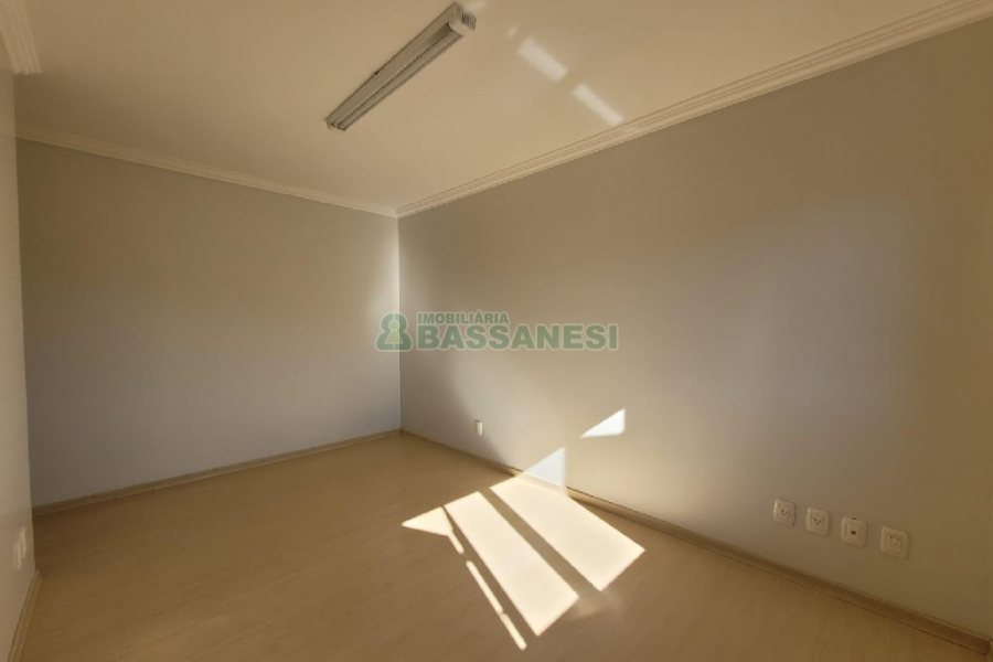 Apartamento com 86m², 3 dormitórios, 2 vagas, no bairro Saint Etienne em Caxias do Sul para Alugar