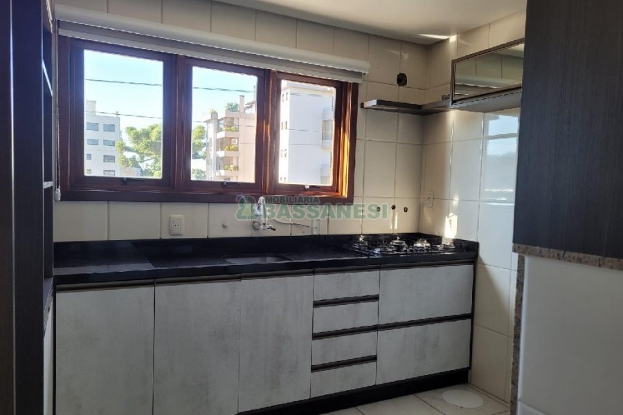 Apartamento com 86m², 3 dormitórios, 2 vagas, no bairro Saint Etienne em Caxias do Sul para Alugar