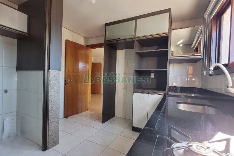 Apartamento com 86m², 3 dormitórios, 2 vagas, no bairro Saint Etienne em Caxias do Sul para Alugar