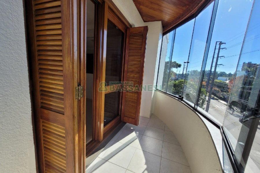 Apartamento com 86m², 3 dormitórios, 2 vagas, no bairro Saint Etienne em Caxias do Sul para Alugar