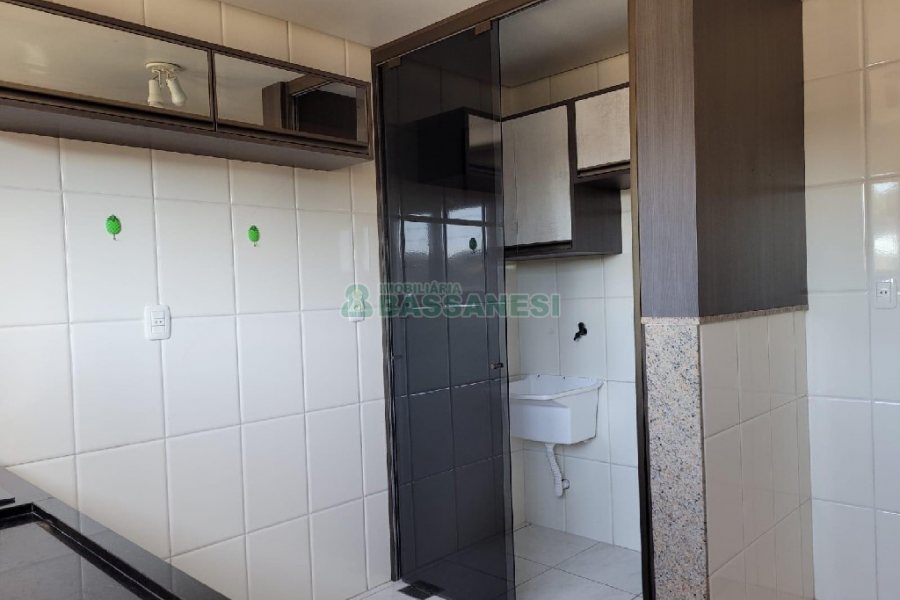 Apartamento com 86m², 3 dormitórios, 2 vagas, no bairro Saint Etienne em Caxias do Sul para Alugar