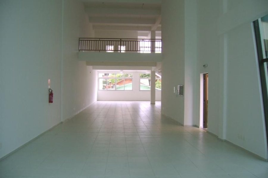 Loja com 1000m², 12 vagas, no bairro São Pelegrino em Caxias do Sul para Alugar