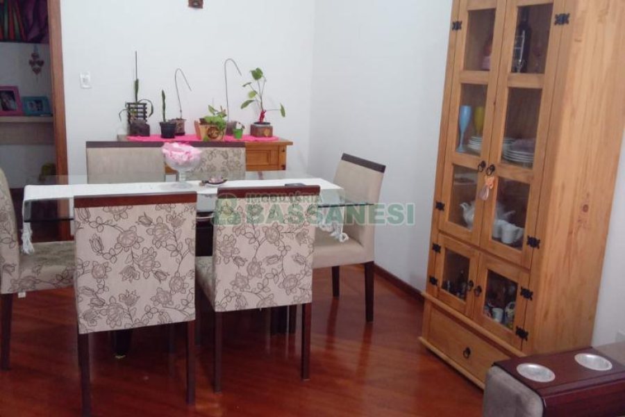 Apto Mobiliado com 85m², 2 dormitórios, 1 vaga, no bairro São Leopoldo em Caxias do Sul para Comprar