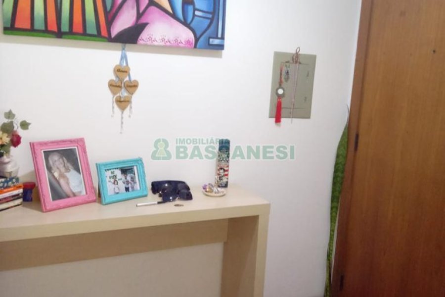 Apto Mobiliado com 85m², 2 dormitórios, 1 vaga, no bairro São Leopoldo em Caxias do Sul para Comprar