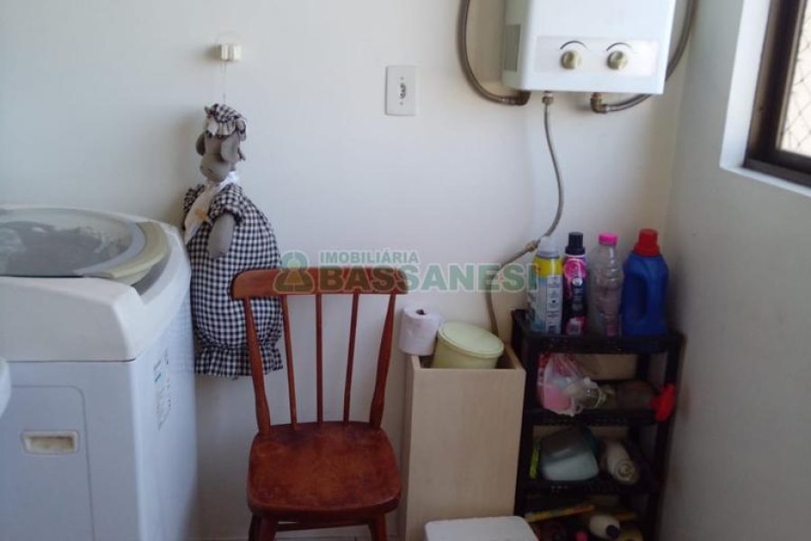Apto Mobiliado com 85m², 2 dormitórios, 1 vaga, no bairro São Leopoldo em Caxias do Sul para Comprar