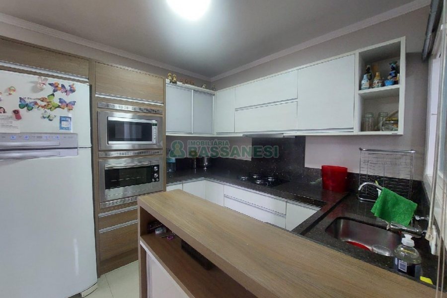 Apto Mobiliado com 95m², 3 dormitórios, 1 vaga, no bairro Cinqüentenário em Caxias do Sul para Alugar