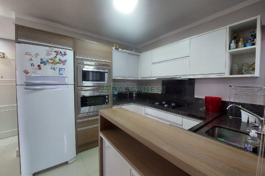 Apto Mobiliado com 95m², 3 dormitórios, 1 vaga, no bairro Cinqüentenário em Caxias do Sul para Alugar