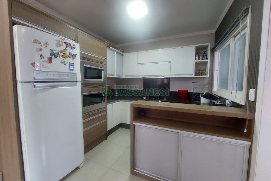 Apto Mobiliado com 95m², 3 dormitórios, 1 vaga, no bairro Cinqüentenário em Caxias do Sul para Alugar