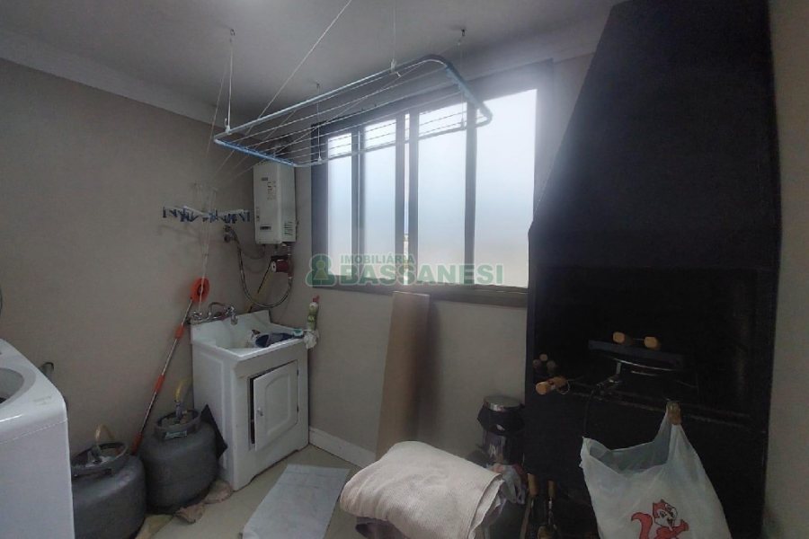 Apto Mobiliado com 95m², 3 dormitórios, 1 vaga, no bairro Cinqüentenário em Caxias do Sul para Alugar