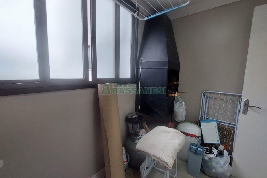 Apto Mobiliado com 95m², 3 dormitórios, 1 vaga, no bairro Cinqüentenário em Caxias do Sul para Alugar