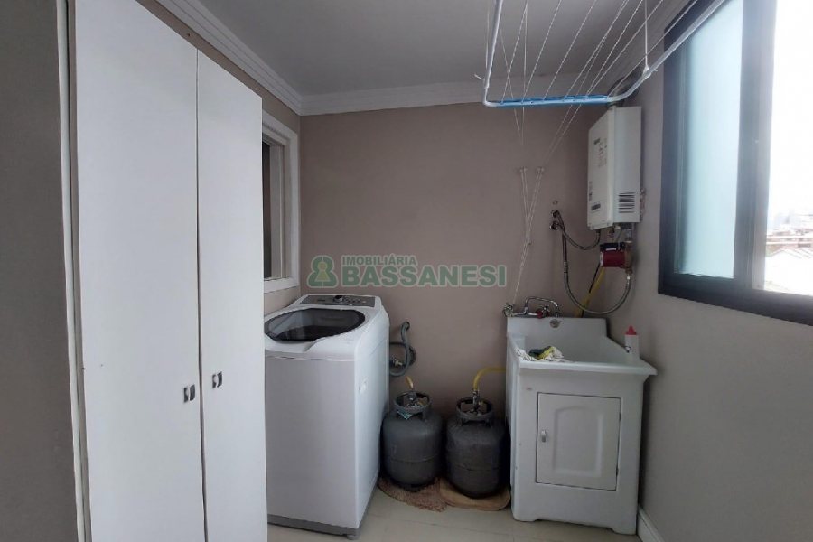 Apto Mobiliado com 95m², 3 dormitórios, 1 vaga, no bairro São Pelegrino em Caxias do Sul para Alugar