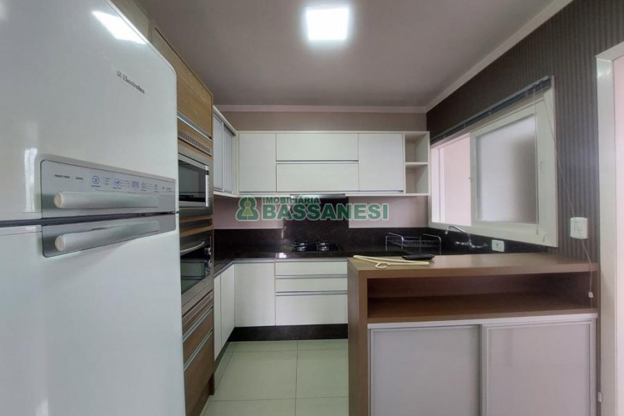 Apto Mobiliado com 95m², 3 dormitórios, 1 vaga, no bairro São Pelegrino em Caxias do Sul para Alugar