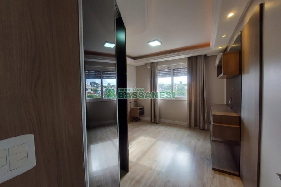 Apto Mobiliado com 95m², 3 dormitórios, 1 vaga, no bairro São Pelegrino em Caxias do Sul para Alugar