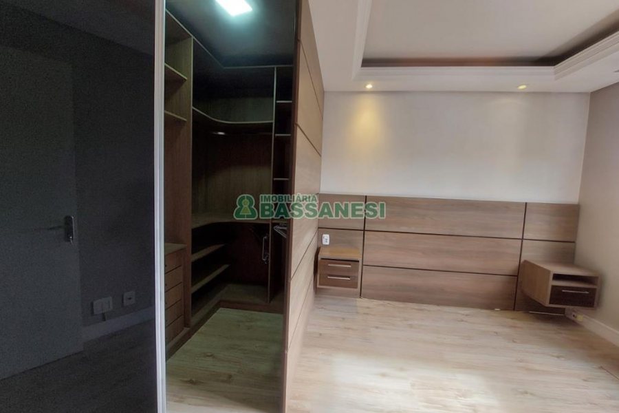 Apto Mobiliado com 95m², 3 dormitórios, 1 vaga, no bairro São Pelegrino em Caxias do Sul para Alugar