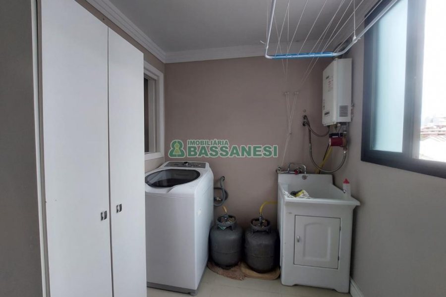 Apto Mobiliado com 95m², 3 dormitórios, 1 vaga, no bairro São Pelegrino em Caxias do Sul para Alugar