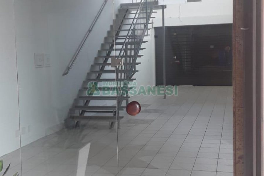 Loja com 157m², 1 vaga, no bairro Pio X em Caxias do Sul para Alugar