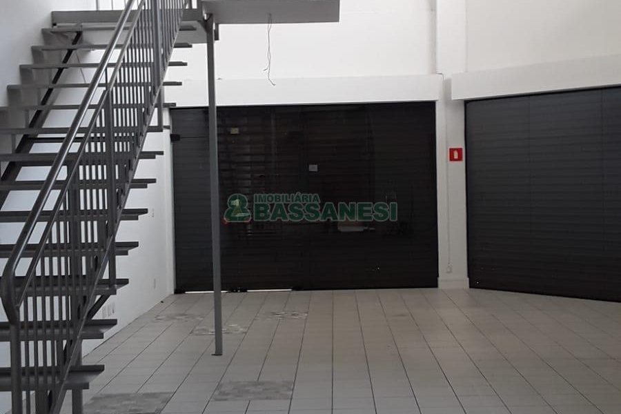 Loja com 157m², 1 vaga, no bairro Pio X em Caxias do Sul para Alugar