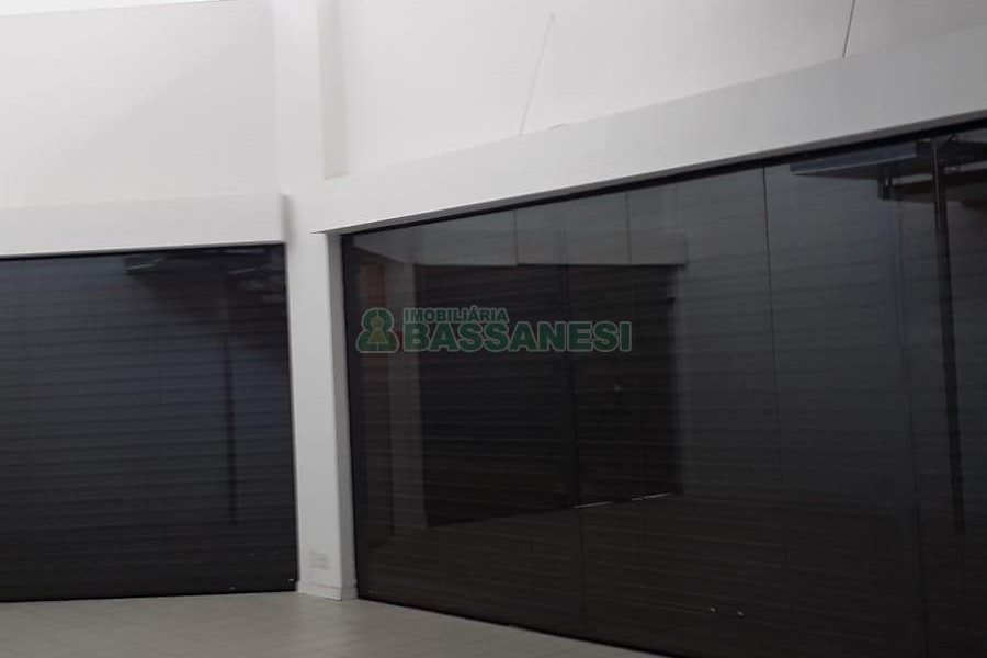 Loja com 157m², 1 vaga, no bairro Pio X em Caxias do Sul para Alugar