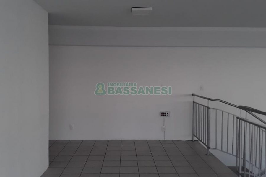 Loja com 157m², 1 vaga, no bairro Pio X em Caxias do Sul para Alugar