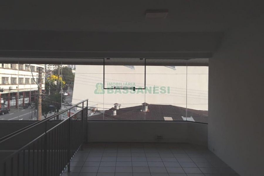 Loja com 157m², 1 vaga, no bairro Pio X em Caxias do Sul para Alugar