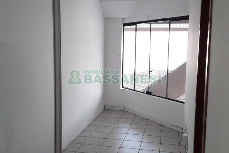 Loja com 157m², 1 vaga, no bairro Pio X em Caxias do Sul para Alugar