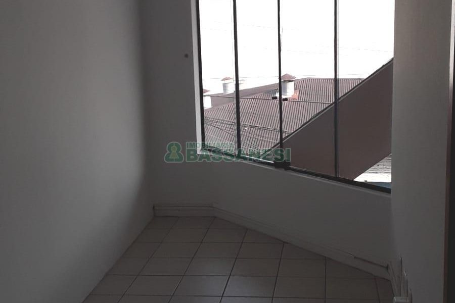 Loja com 157m², 1 vaga, no bairro Pio X em Caxias do Sul para Alugar